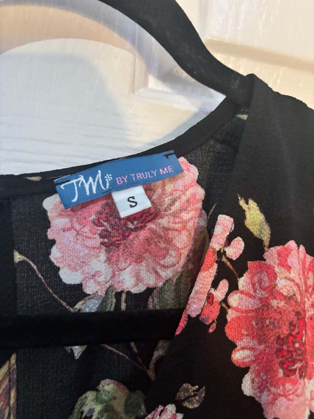 Truly Me Black Floral Print Flutter Sleeve Mini Dress Size S - Picture 2 of 3